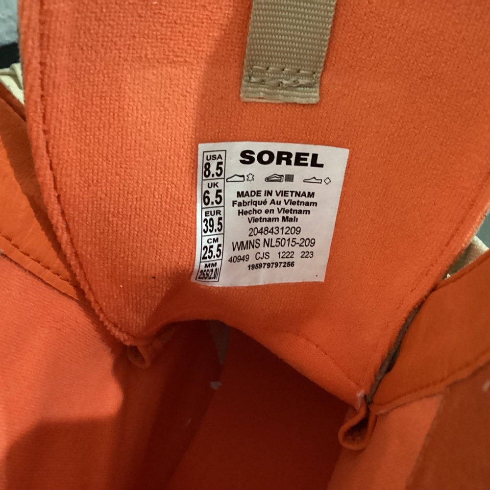 SOREL Caribou X Waterproof Leather Lace-Up Boot (Women), size 8.5 - Picture 7 of 11